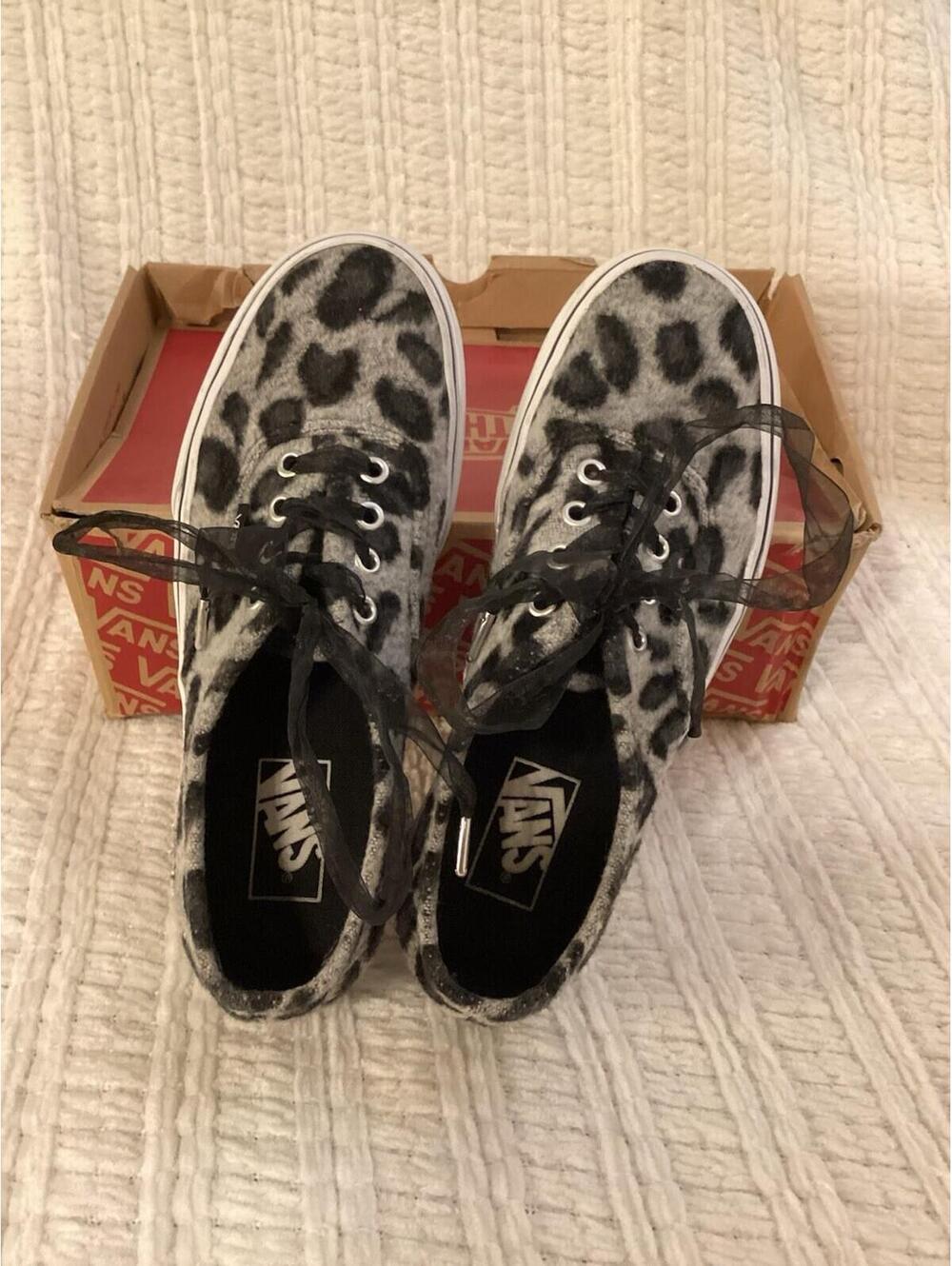 Vans Fuzzy Snow Leopard/True Women’s Authentic Platform Size 8 Gently Used